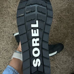 Sorel boots size 6- brand new.